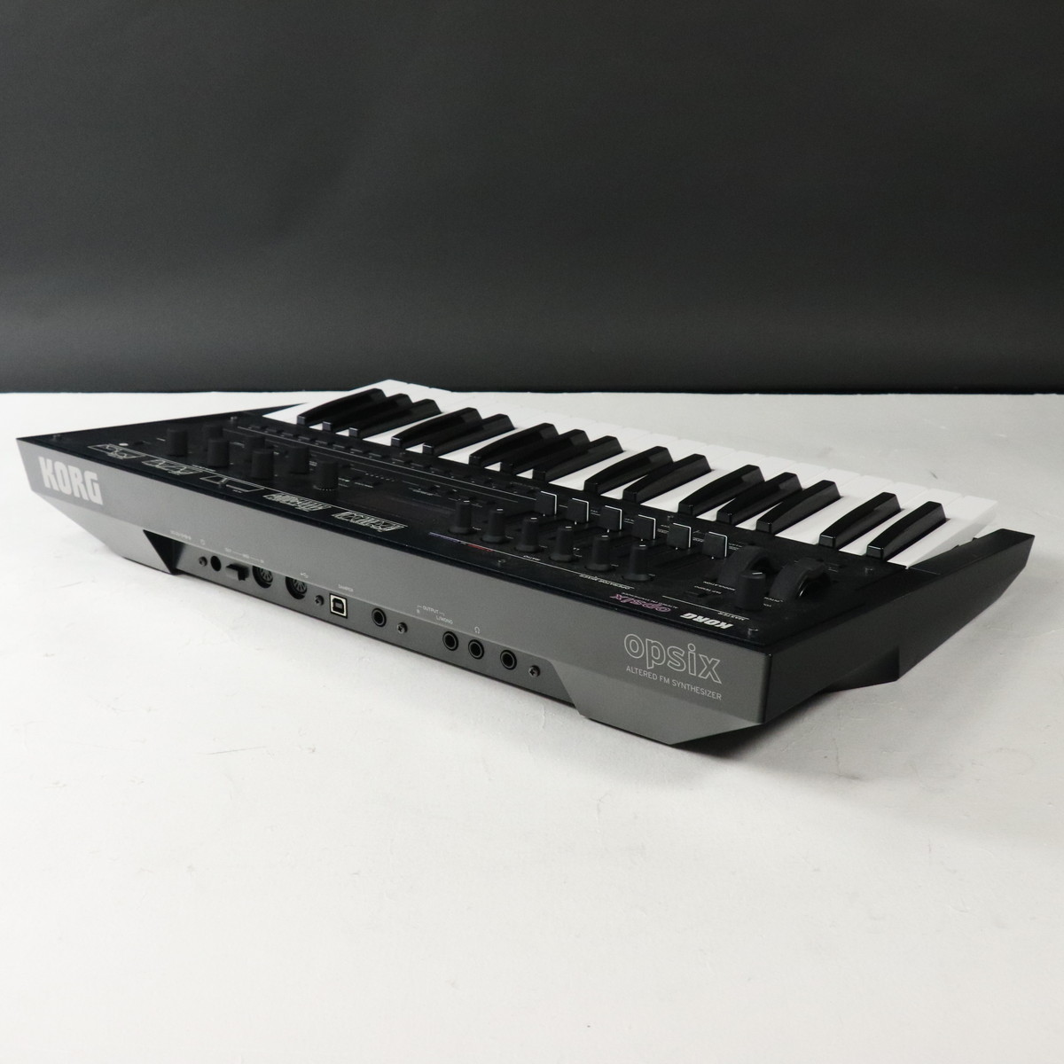鍵盤楽器 KORG opsix altered fm synthesizer Korg Opsix Altered FM Digital Keyboard SYNTHESIZER - USED
