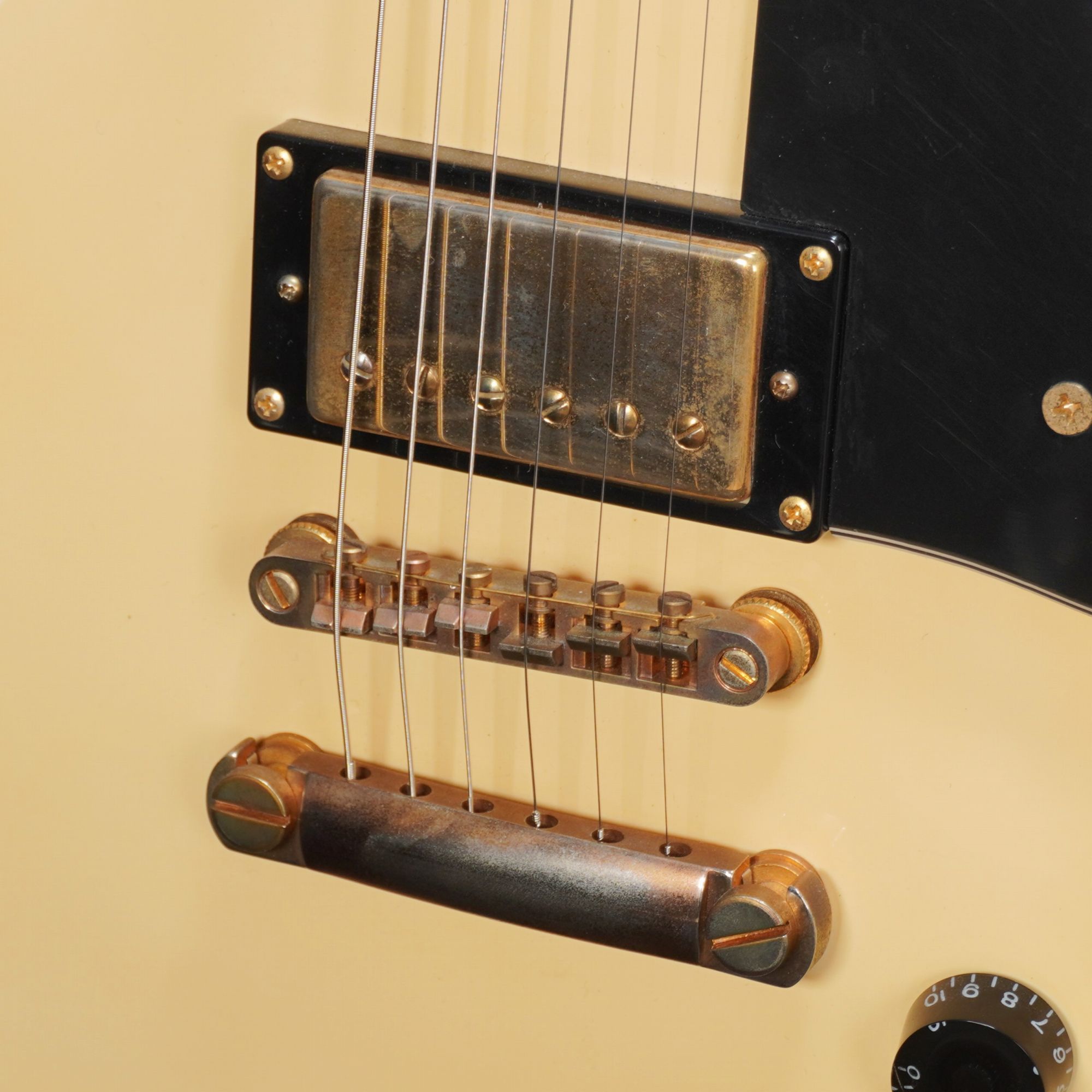 Epiphone Les Paul アイボリー Amazon | Epiphone Les Paul Custom Alpine White エレキギター