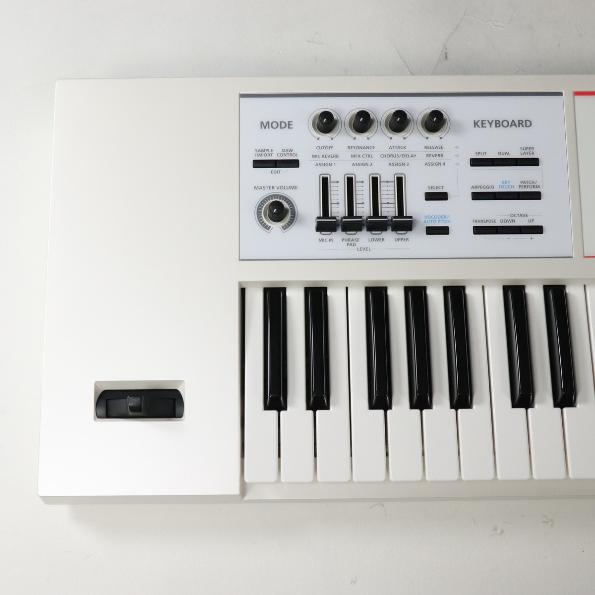 Roland JUNO-DS61W  シンセサイザー JUNO-DS61鍵 に待望のホワイト・モデル JUNO-DS61W 登場
