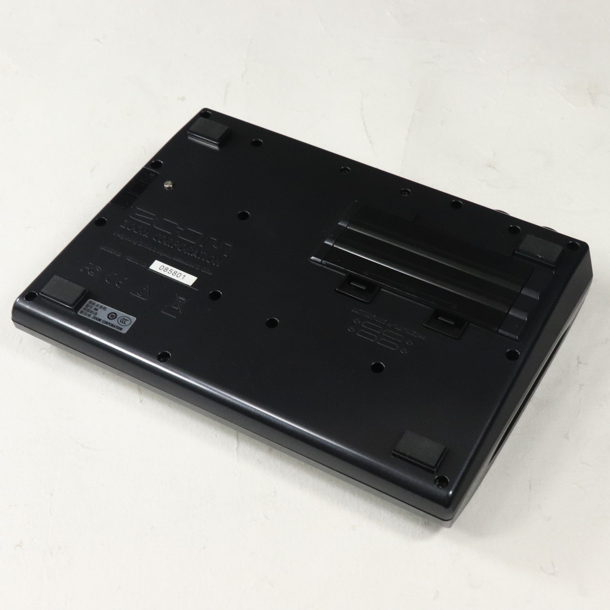 ZOOM R8 レコーダー・インターフェース・コントローラー(中古品) ZOOM R8 レコーダー・インターフェース・コントローラー(中古品)