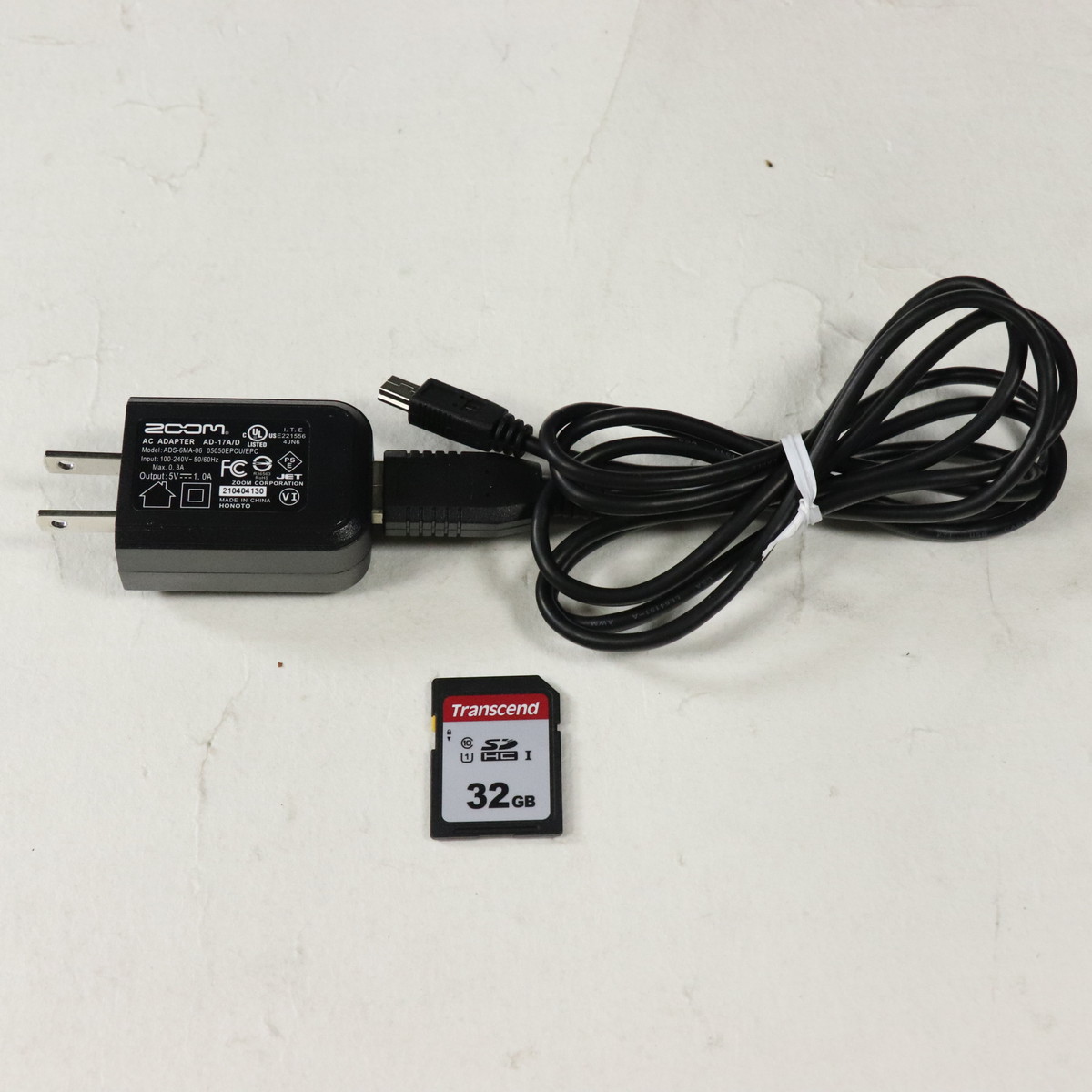 ZOOM R8 レコーダー・インターフェース・コントローラー(中古品) 中古・未開封】ZOOM R8 オーディオインターフェース - 神奈川県