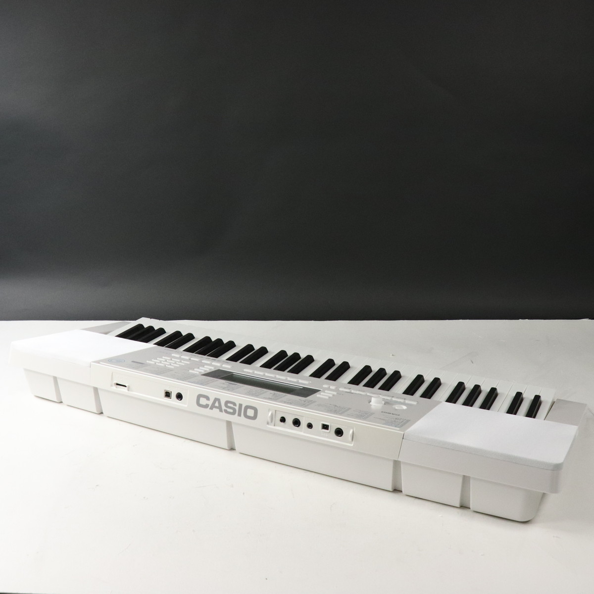 中古】CASIO / LK-221 61鍵 光ナビゲーションキーボード 【梅田
