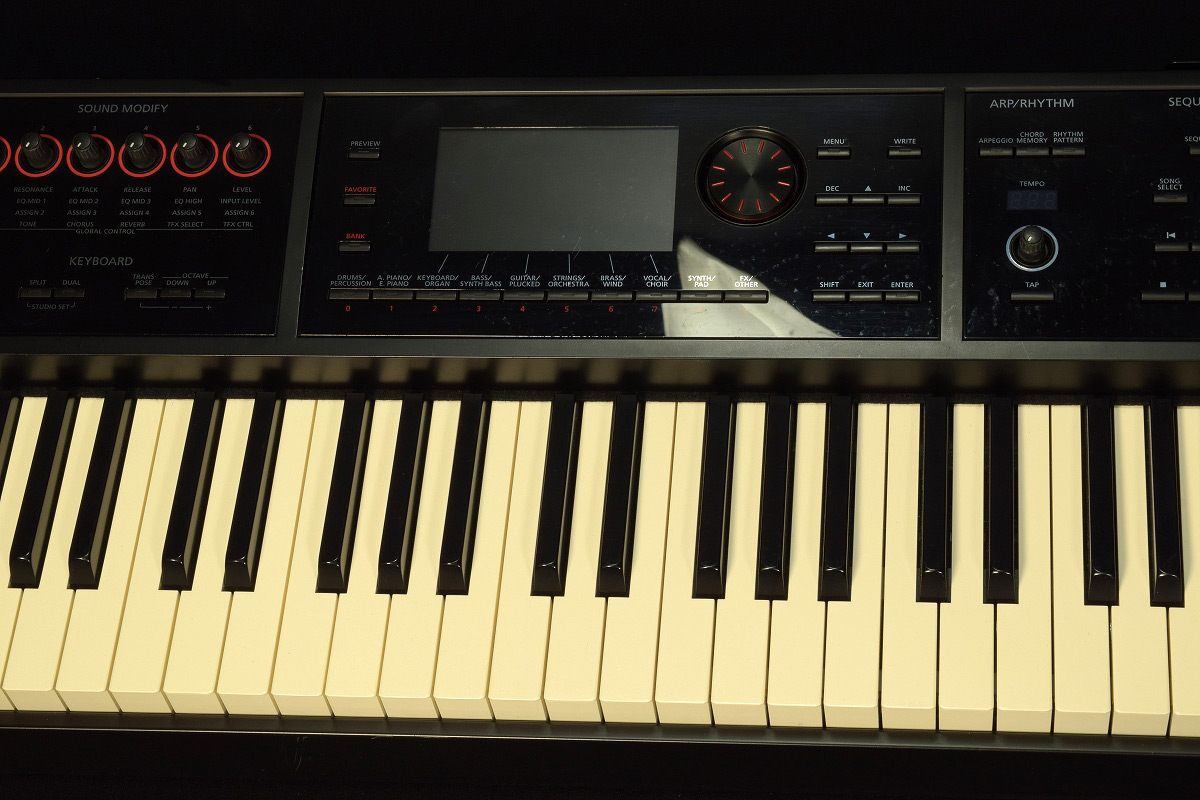 【極美品】ROLAND　ローランド　FA-08 付属品多数 ROLAND FA-08 ワークステーションシンセサイザー 88鍵盤 送料