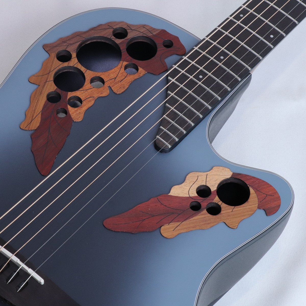 ovation CE44、純正ケース付 Amazon.com: Ovation CE44-1 Acoustic-Electric Guitar, 2-Tone