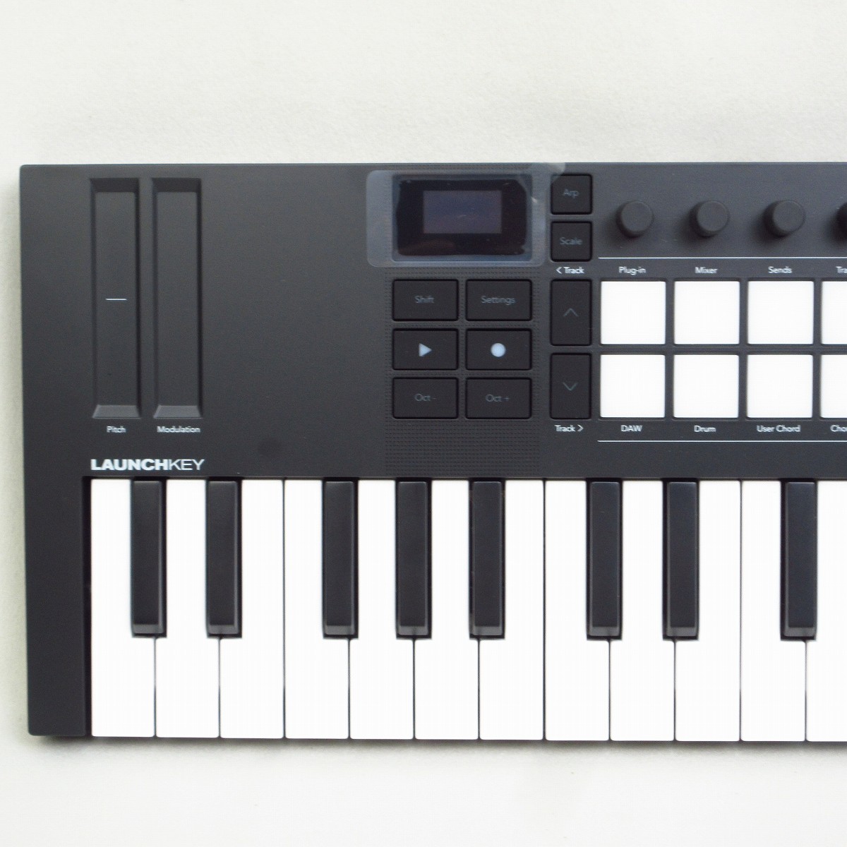 【中古美品】Novation Launchkey 37 MIDIキーボード Novationの最新・多機能MIDIキーボードLaunchkey mk4が入荷しま