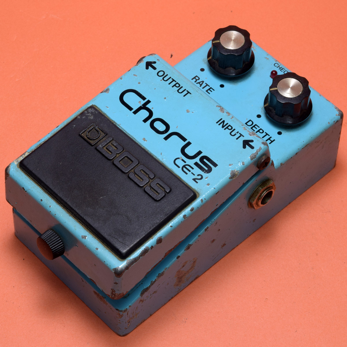 boss CE-2 日本製 黒ネジ　箱付き 動作確認済み BOSS CE-2 アナログコーラス（銀ネジ＆黒ネジ）を比較レビュー