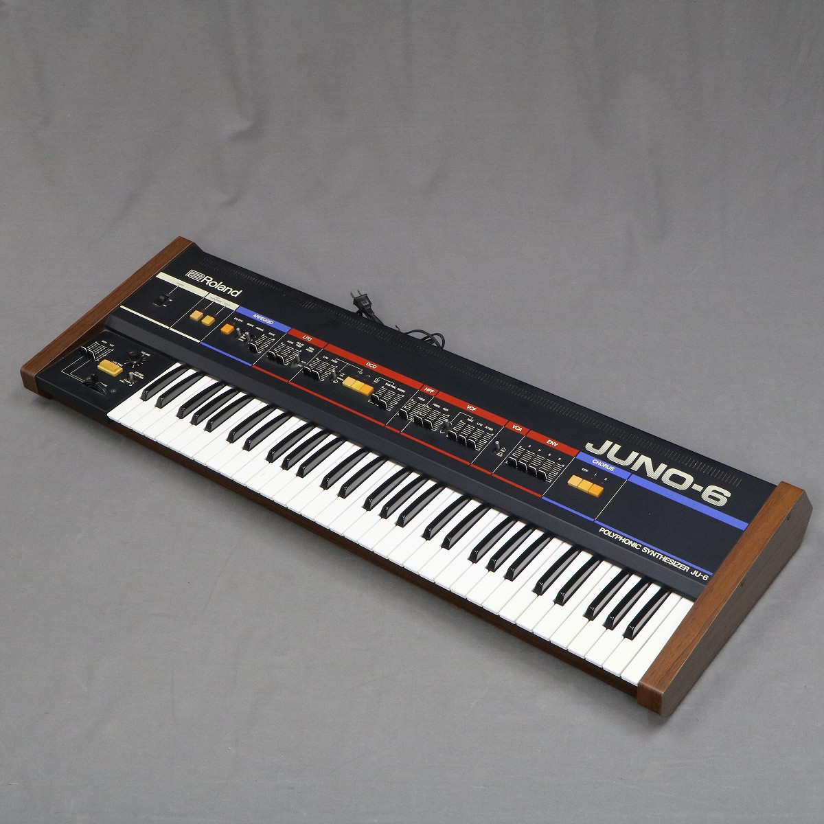 Roland JUNO-6 ポリフォニックシンセサイザー Roland Juno-6 | Vintage Synth Explorer