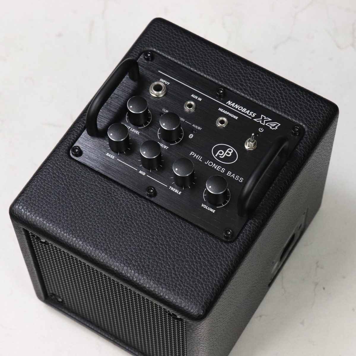 ※送料込み！　pjb nanobass x4 中古　美品　ケース付きでお買い得！ NANOBASS X4 | PHIL JONES BASS