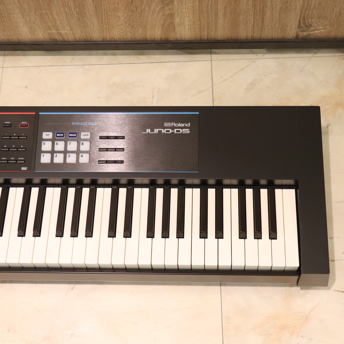 Roland JUNO-DS88 シンセサイザー　美品 JUNO-DS後継機種] Roland JUNO-D8 88鍵盤 シンセサイザー