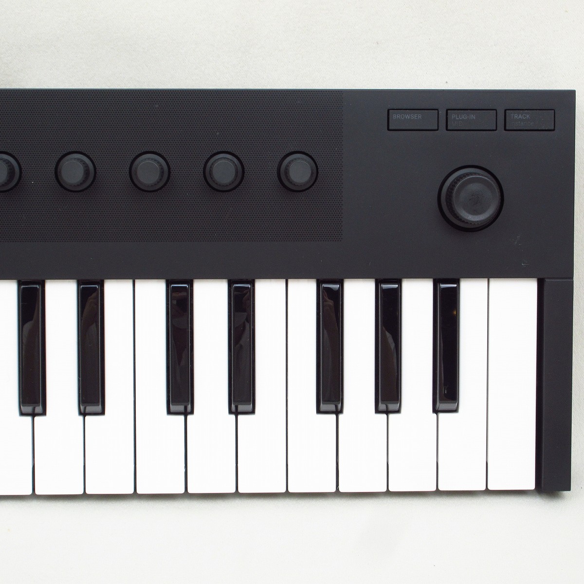 KOMPLETE   Komplete Kontrol M32  中古品 中古】NATIVE INSTRUMENTS / KOMPLETE KONTROL M32 コンパクトな