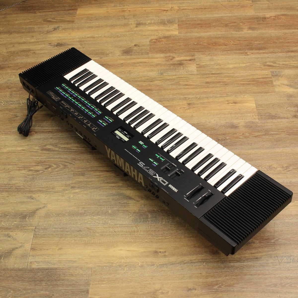 Yamaha DX27 デジタルシンセサイザー The Iconic Sound Of A 14-bit Synth - Yamaha DX27 - YouTube