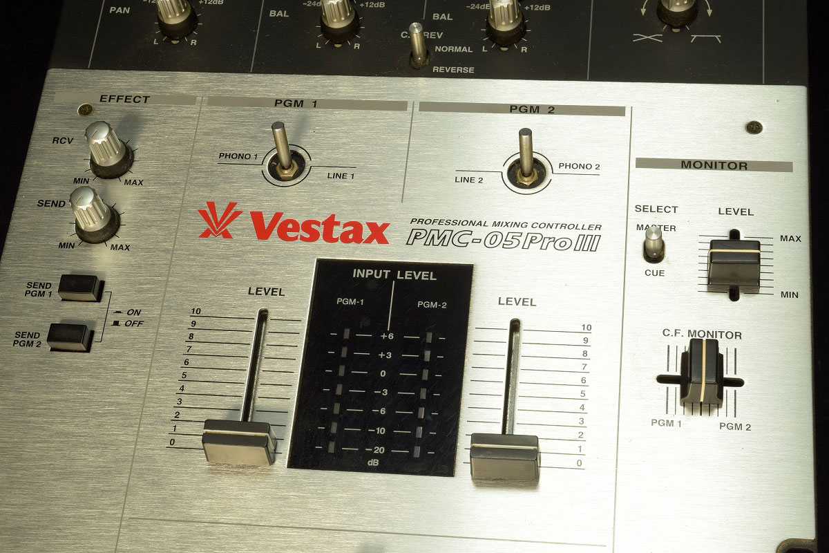 Vestax ベスタクス PMC-05ProIIIVCA 付属品多数 美品 Vestax ベスタクス PMC-05ProIIIVCA 付属品多数 美品 Amazon.co