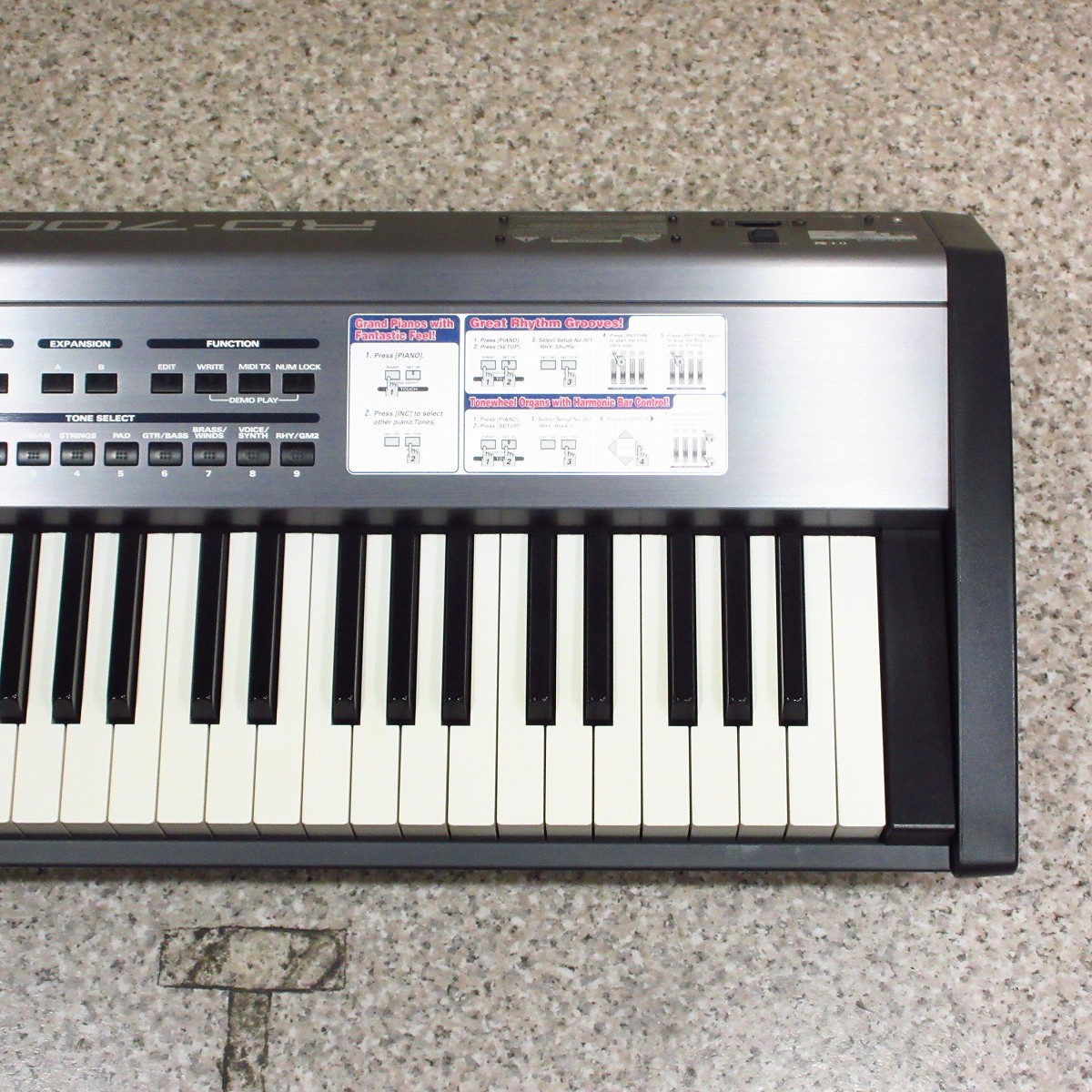 Roland RD700-NX（アルモア製ハードケース付）ステージピアノ88鍵 Roland RD700-NX（アルモア製ハードケース付）ステージピアノ88