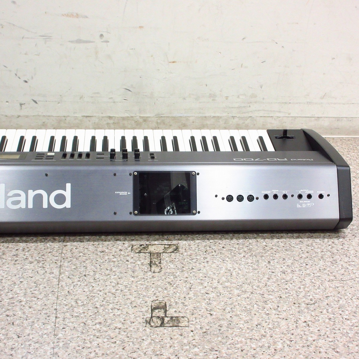 Roland RD700-NX（アルモア製ハードケース付）ステージピアノ88鍵 中古】Roland / RD-700 -ハードケース付- 