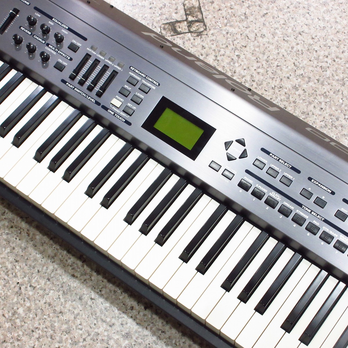 Roland RD700-NX（アルモア製ハードケース付）ステージピアノ88鍵 中古】Roland / RD-700 -ハードケース付- 