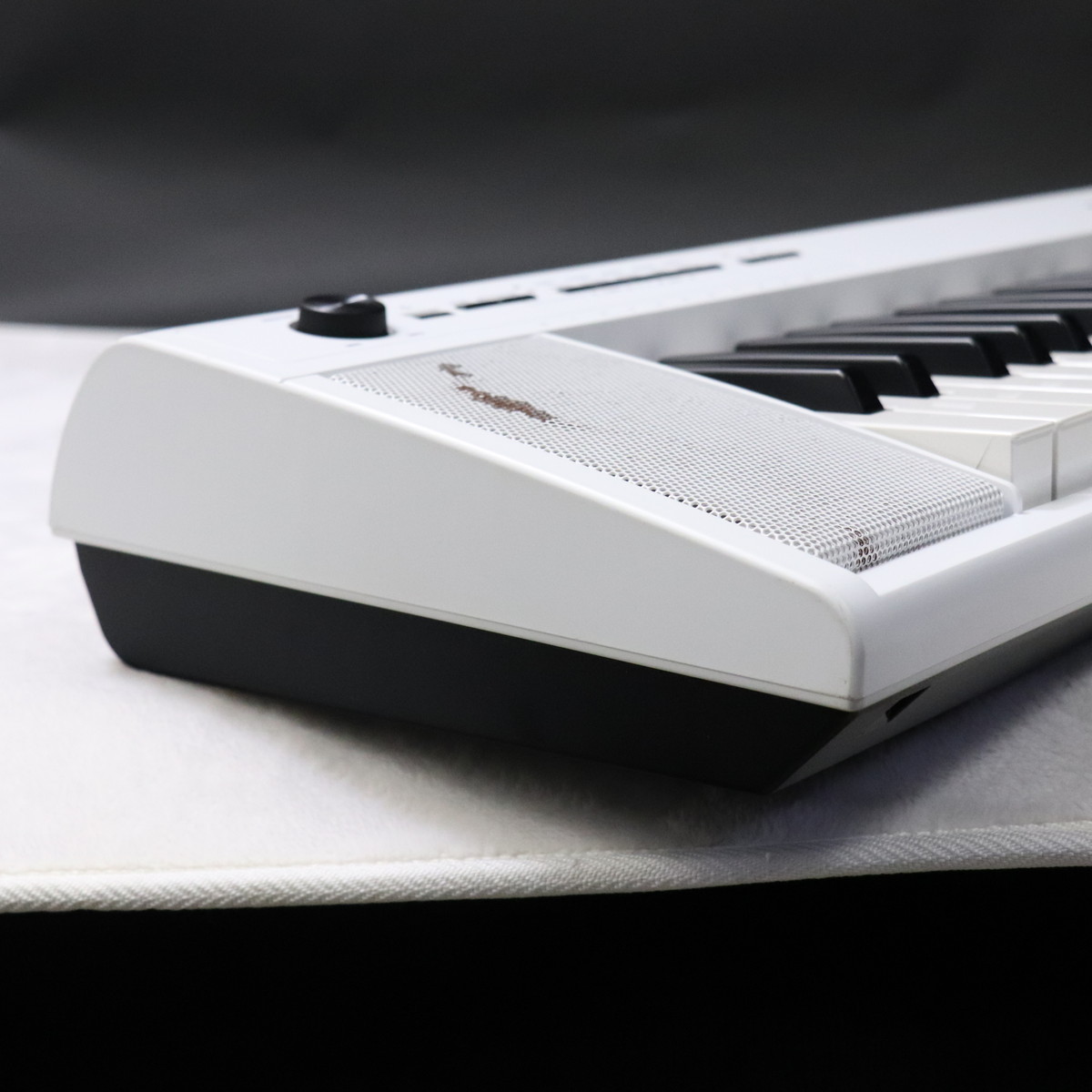 YAMAHA NP-11 美品スタイリッシュなスリムポータブル鍵盤＋譜面立て付き YAMAHA NP-11 美品スタイリッシュなスリムポータブル鍵盤＋譜面