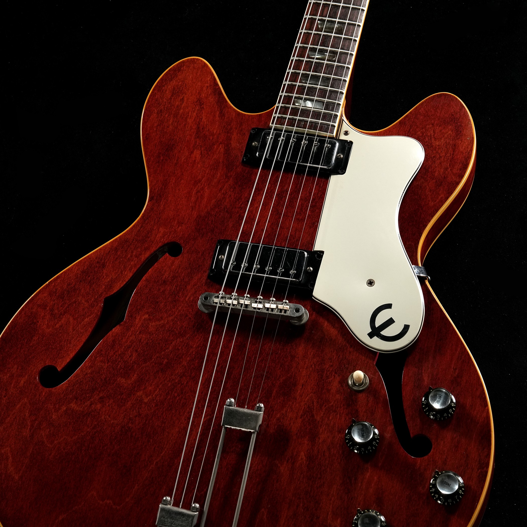 Epiphone エレキベース 1967年 Epiphone '67 Embassy Deluxe Bass - チェリー - ハイパー