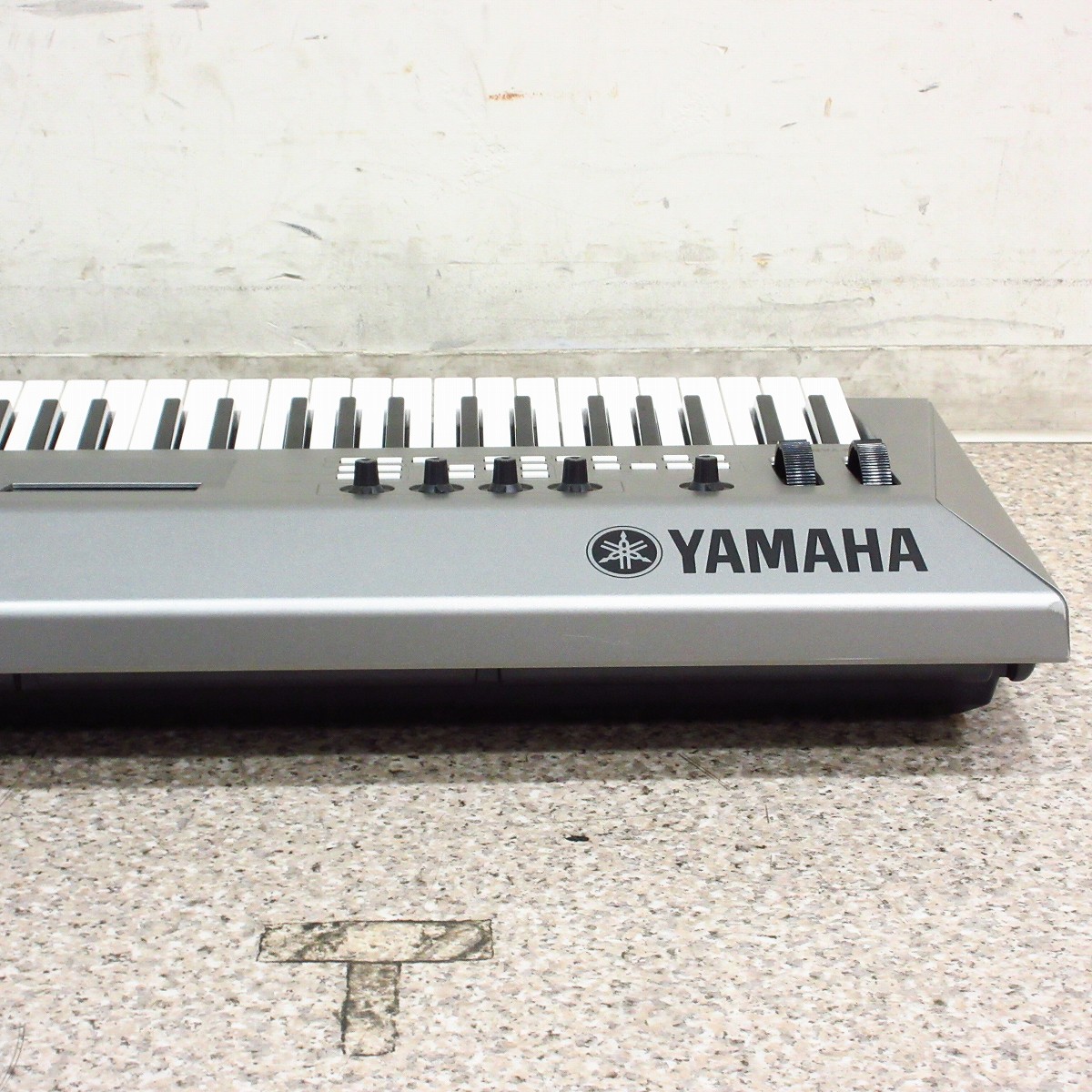 ヤマハ シンセサイザー MM6 61鍵 軽量 シルバー　YAMAHA ヤマハ | MM6 - シンセサイザー - 概要