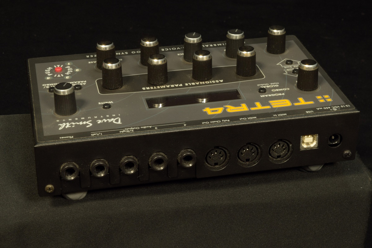 Dave Smith Tetra 4 シンセサイザー　中古　レア Dave Smith Instruments Tetra4 Multitimbral (x4 voices