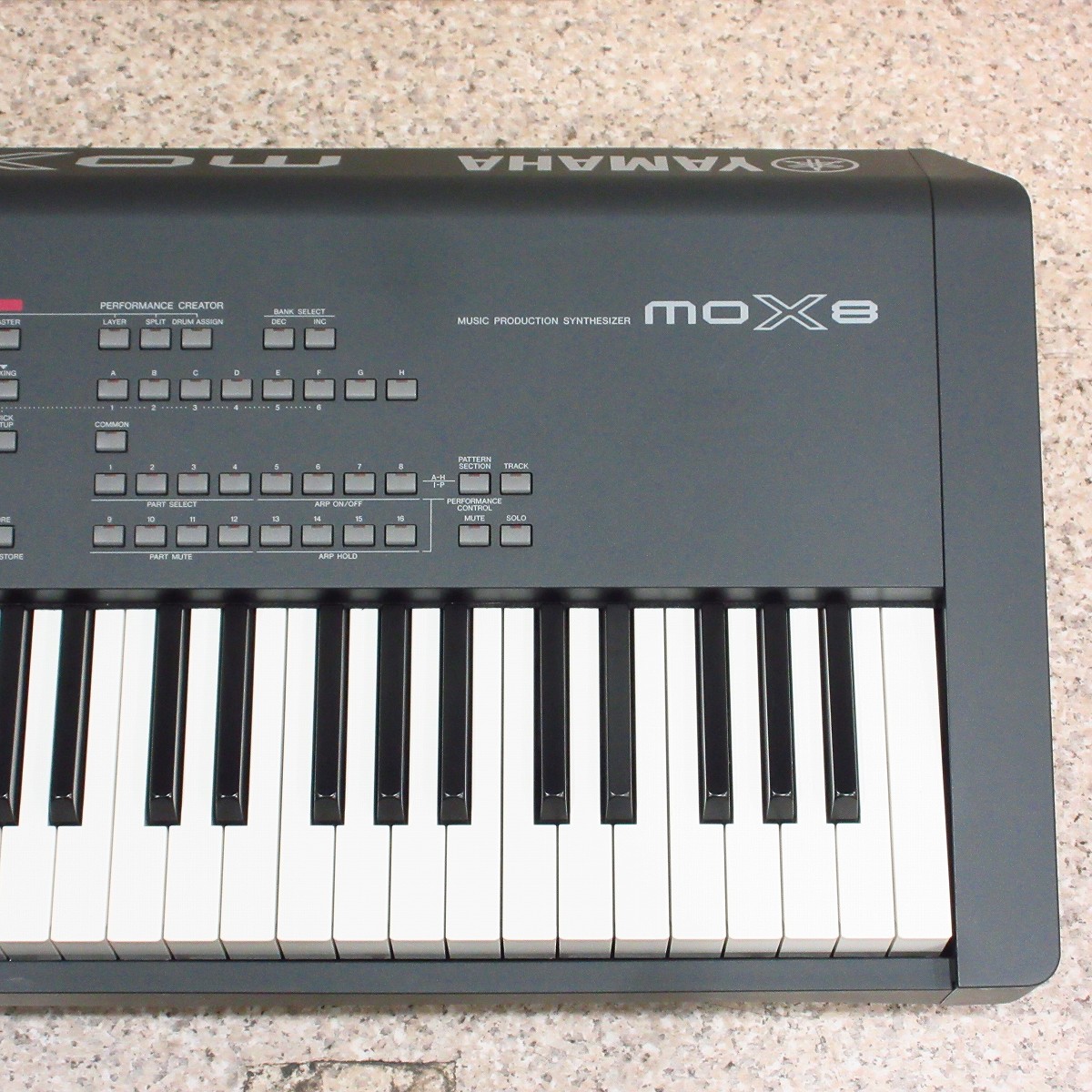 YAMAHA MO8 88鍵盤 ミュージックプロダクション シンセサイザー ヤマハ | MO8 - シンセサイザー - 概要