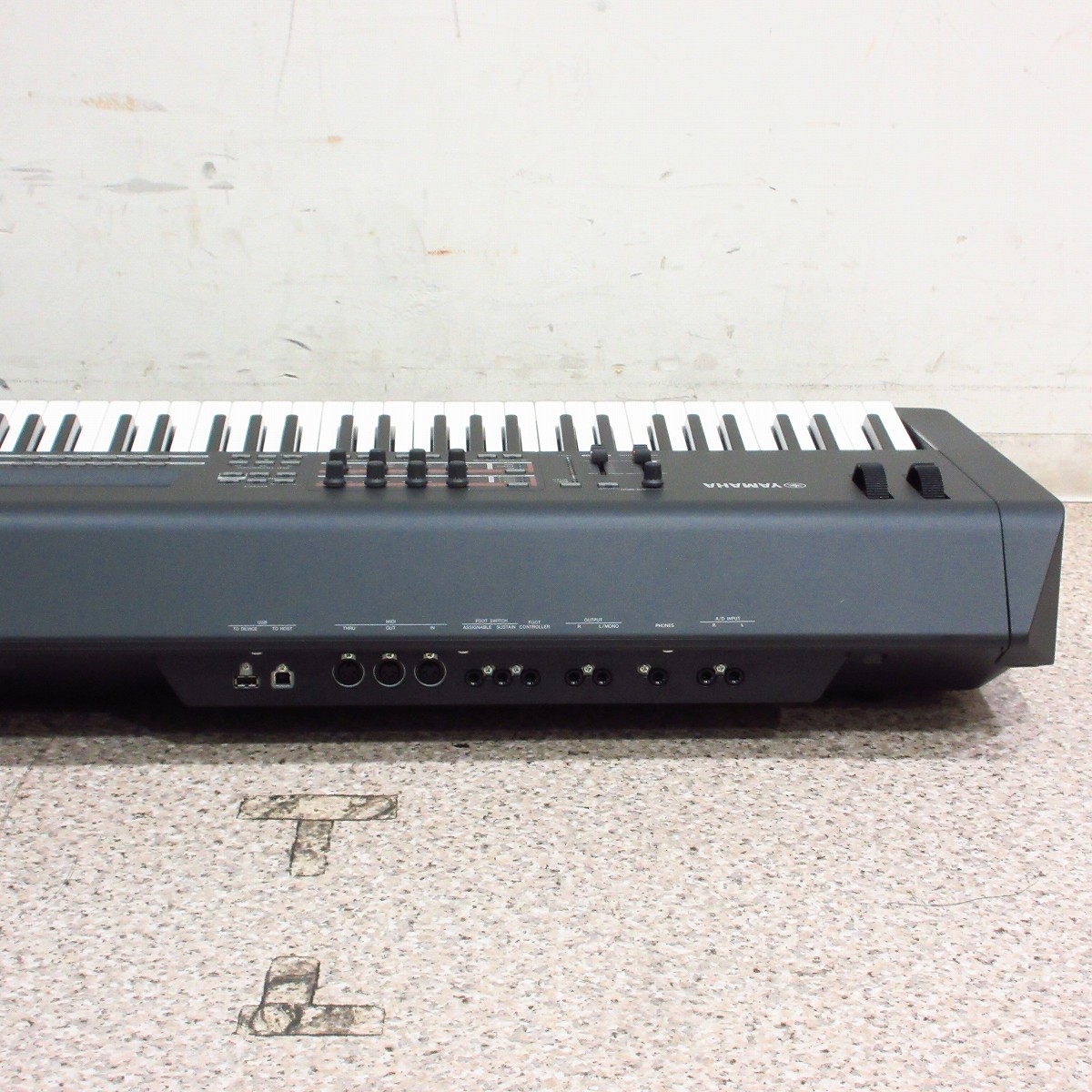 鍵盤楽器 YAMAHA MOX8 中古】YAMAHA / MOX8 