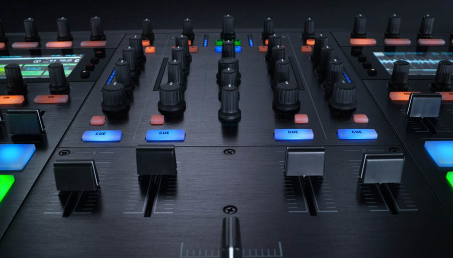 Native Instruments / TRAKTOR KONTROL S8 DJコントローラー