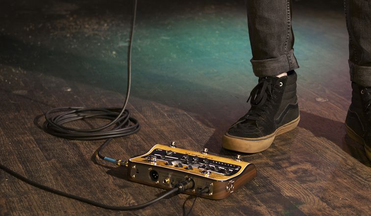【専用ケース付き】ZOOM AC-3※週末限定値下げ ZOOM / AC-3 Acoustic Creator アコースティックギター用