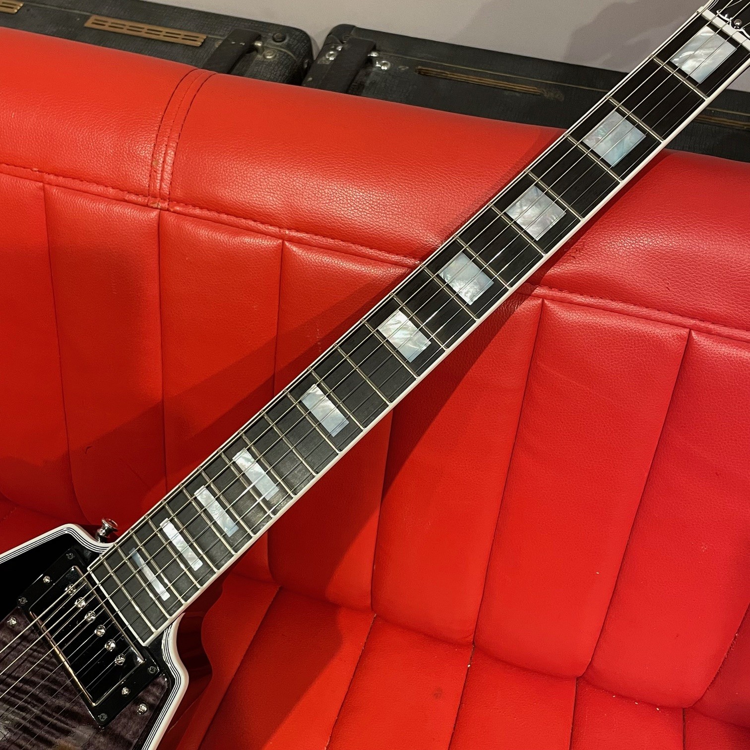 TRIAMPH フライングV マットブラック Gibson Custom Shop / Flying V Custom Figured Maple Pickguard
