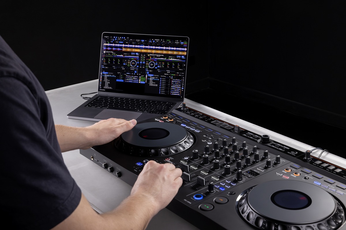 AlphaTheta / DDJ-GRV6 4chパフォーマンス DJコントローラー【お