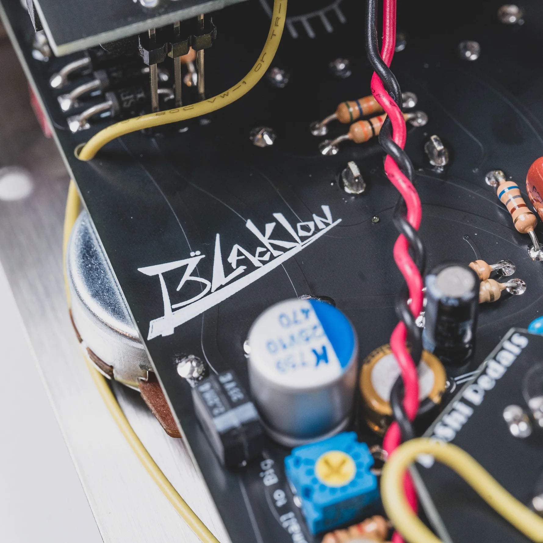 アンプ・エフェクターセール品》RoShi Pedals / Blacklon