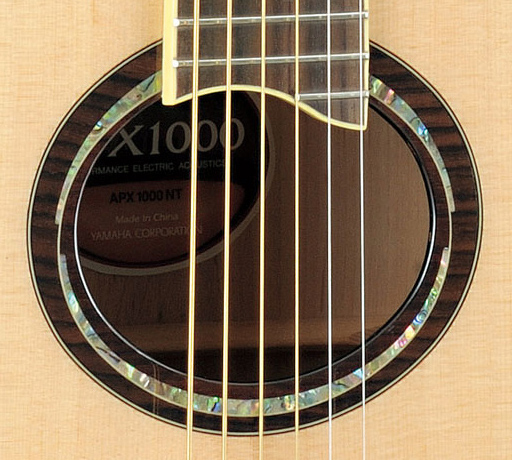 ヤマハ　エレアコギター　APX1000