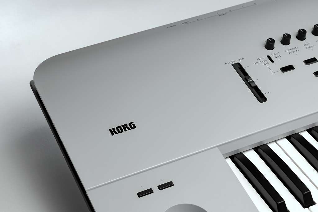 Korg Nautilus 61 61-key Synthesizer Workstation with