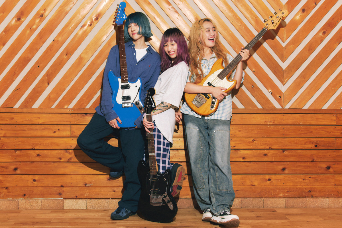 最終値下げ加熱処理ＡＩＹ再生フェルナンデスストラトタイプ3SノイズレスPUメタ紺 WEBSHOPクリアランスセール》Fender / ISHIBASHI FSR MIJ