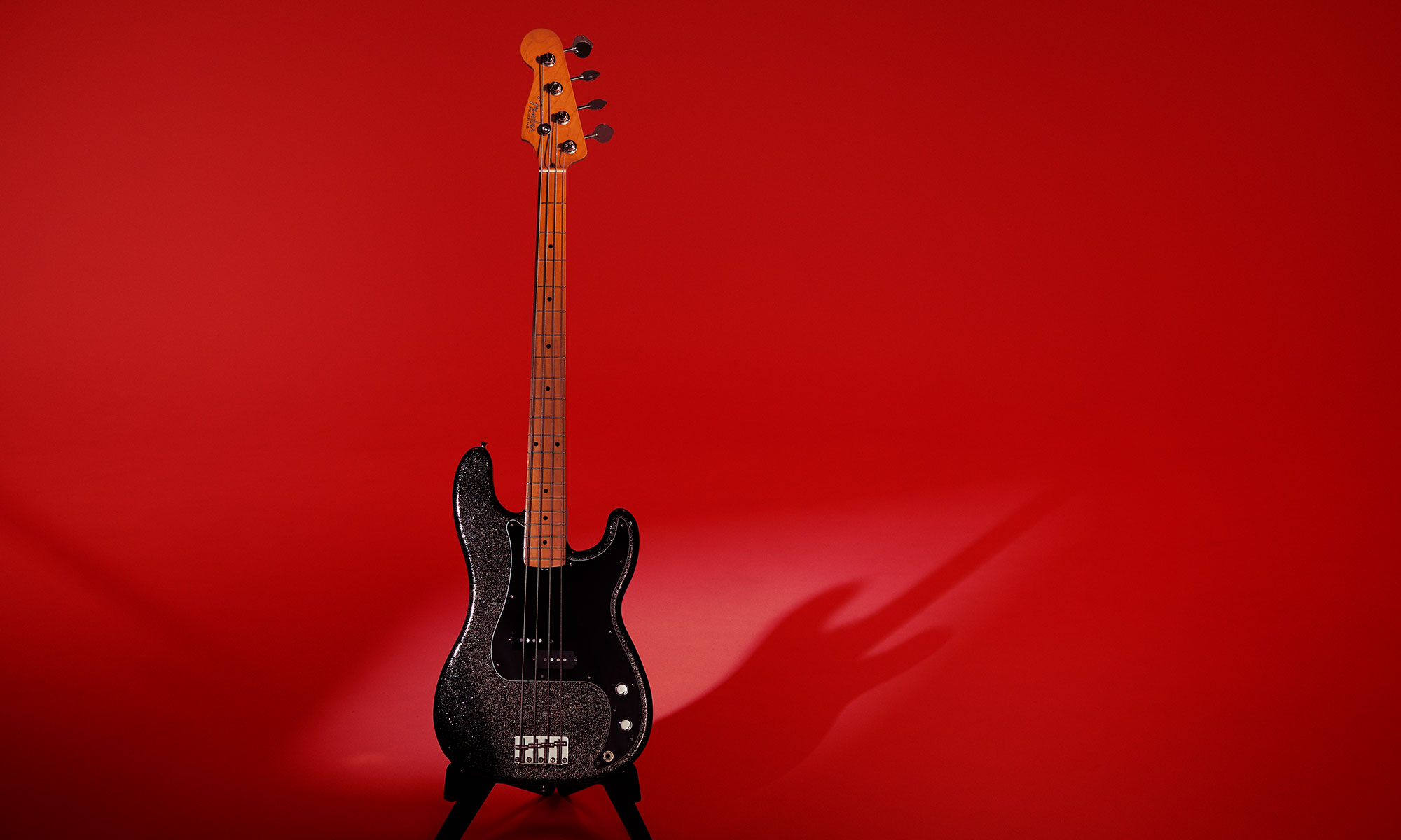 J（LUNA SEA）日本製シグネイチャーモデル『J Precision Bass®, Maple Fingerboard, Black Gold』