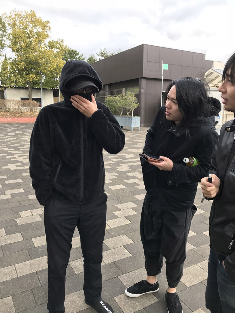 黒い集団1