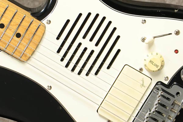 全長で何センチありますかアンプ内蔵ミニギター