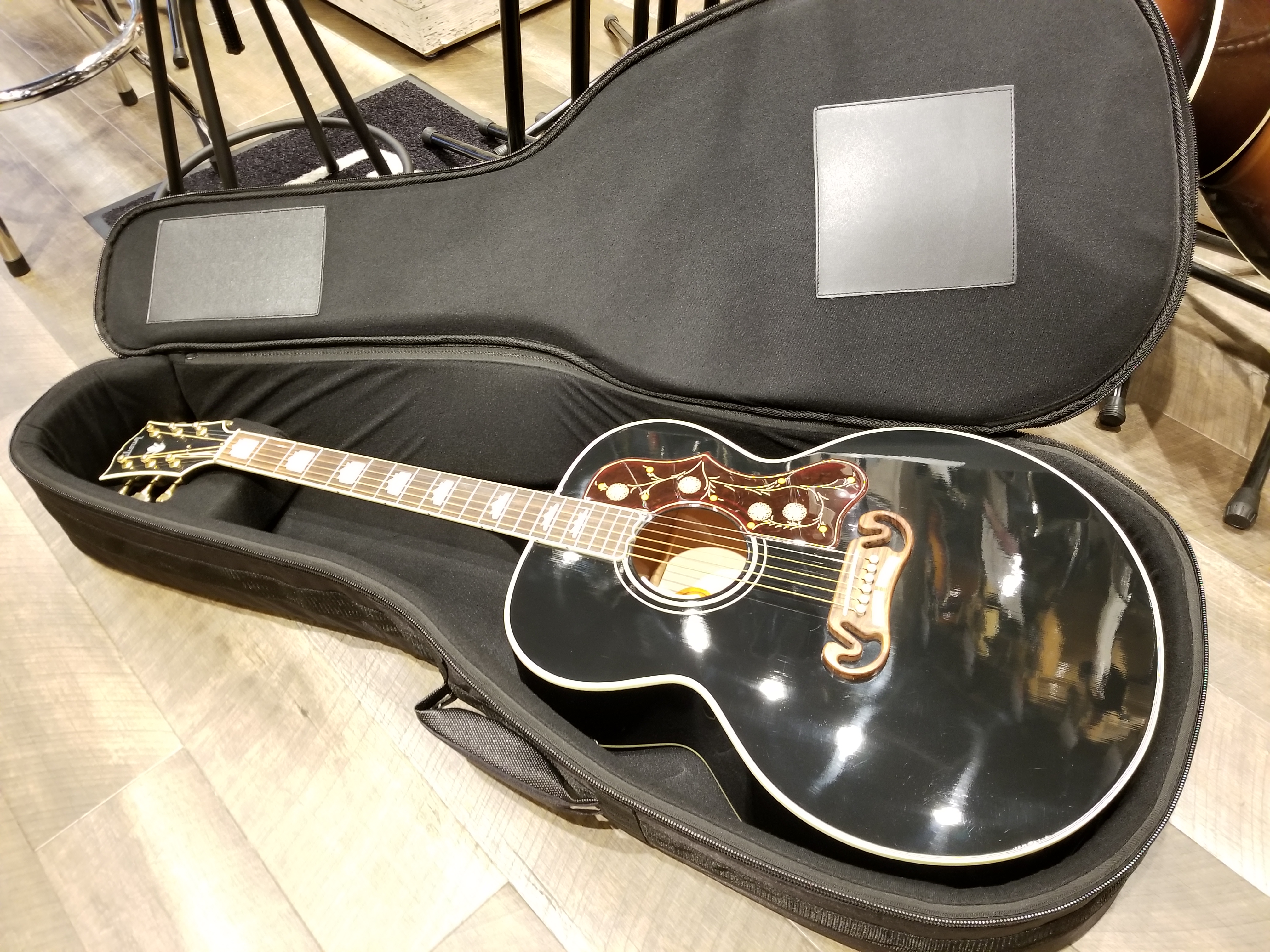 新品Gibsonアコースティックギターお買い上げのかたにギグケースも ...