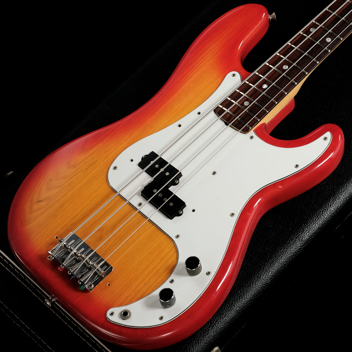 【渋谷店VINTAGEブログ＃14】 FENDER / International Color 1981年製 Precison Bass Sienna Burst