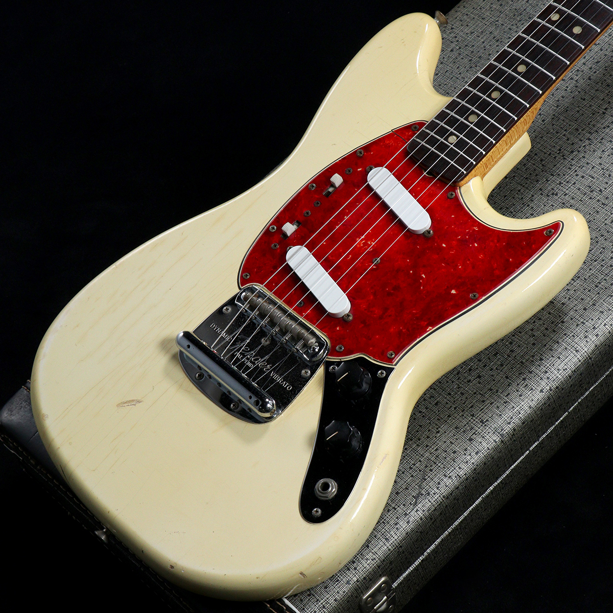 【渋谷店VINTAGEブログ#39】 FENDER / 1966年製 Mustang White