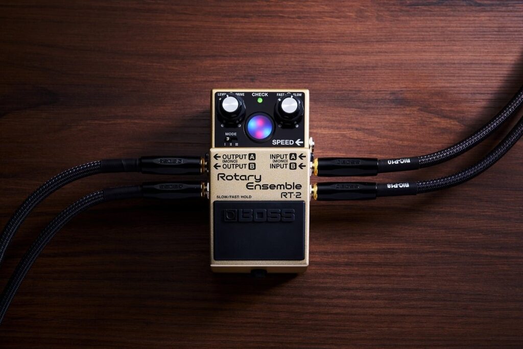 回転スピーカーという超アナログエフェクト。BOSS RT-2レビュー